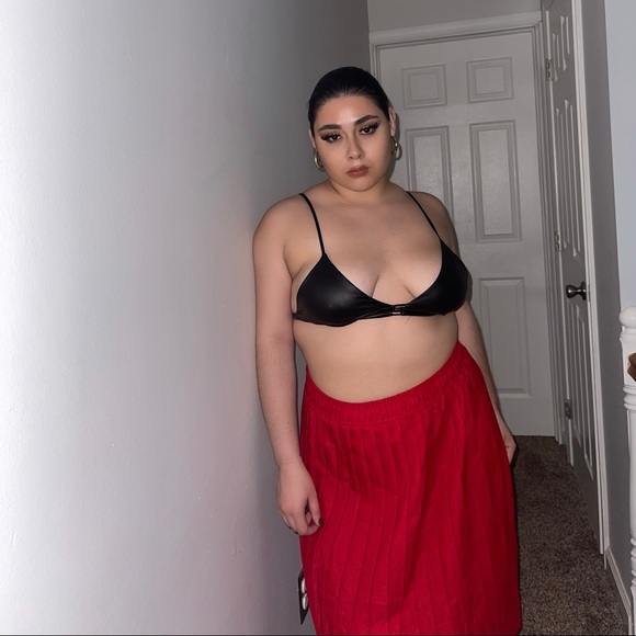 Red Pleated Knee-Length Skirt - Picture 1 of 3